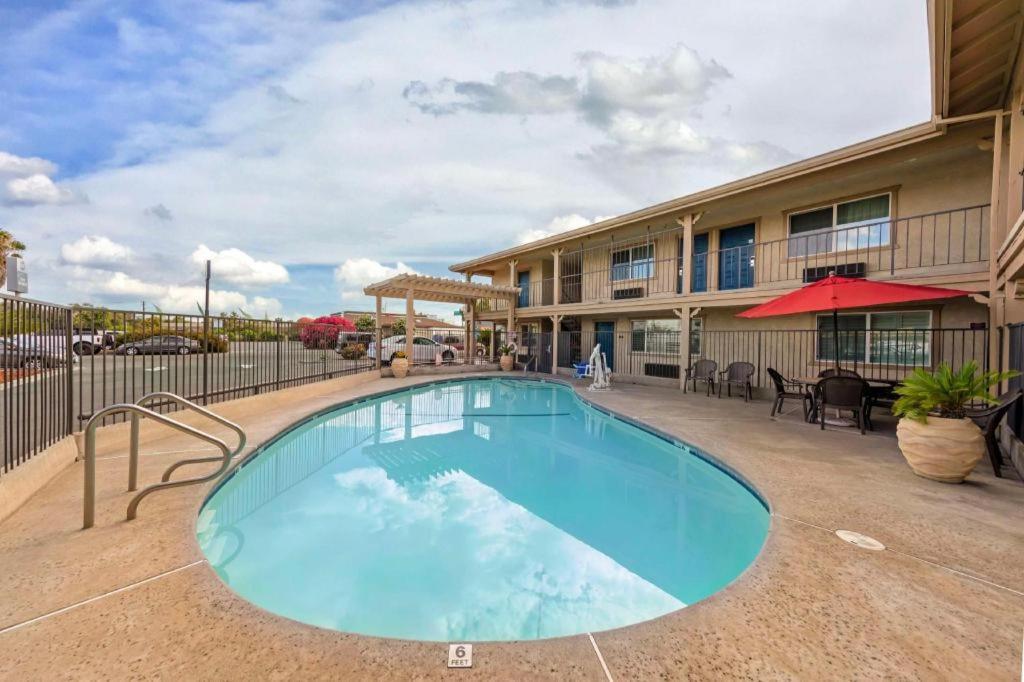 Best Western Hanford Inn Εξωτερικό φωτογραφία