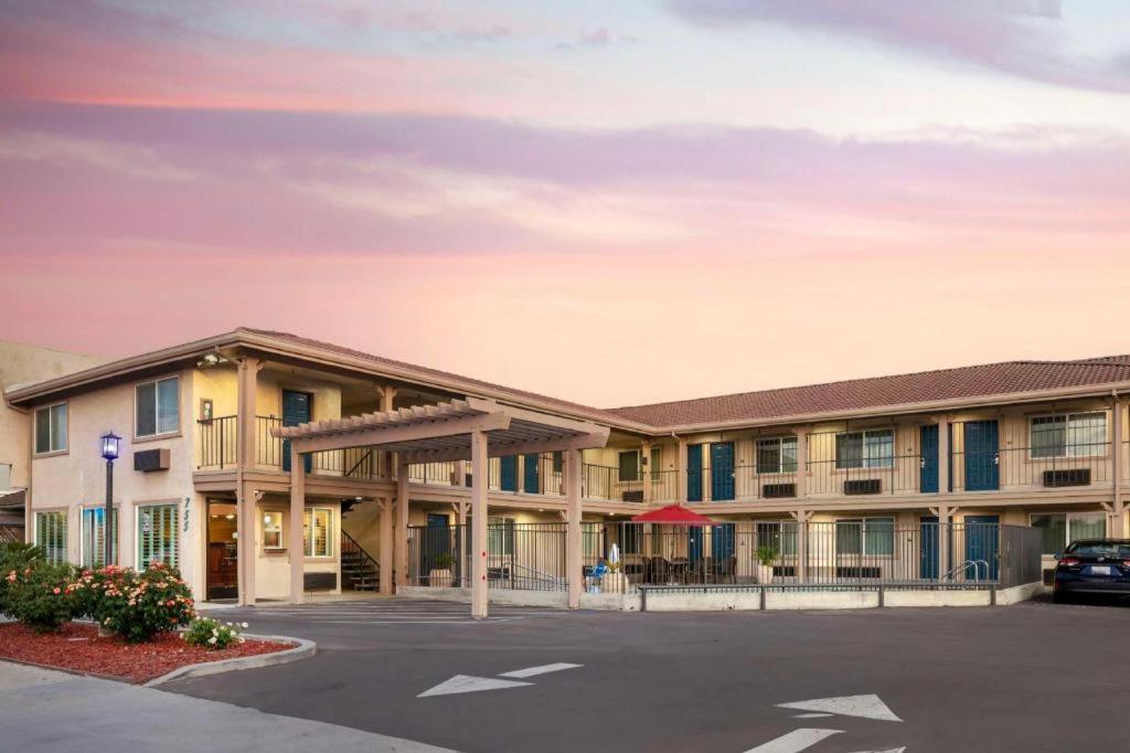 Best Western Hanford Inn Εξωτερικό φωτογραφία