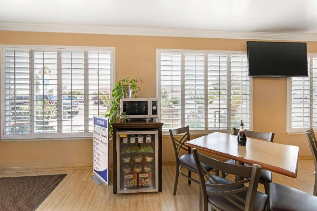 Best Western Hanford Inn Εξωτερικό φωτογραφία