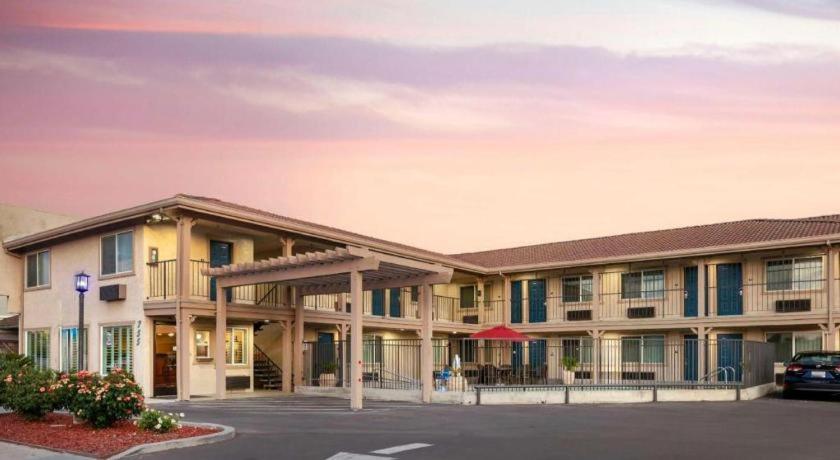 Best Western Hanford Inn Εξωτερικό φωτογραφία